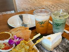 -Chom Cafe and Restaurant