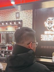 -东方先生国潮男士理发馆