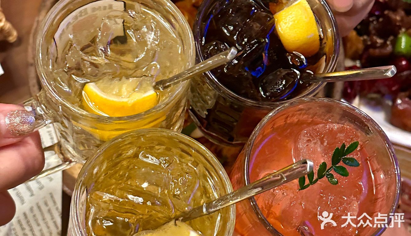 青岛小酒馆,好爱这种氛围松弛感…