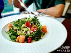 烟熏三文鱼芝麻菜沙拉-香格里拉鱼跃地中海西餐厅·牛排披萨