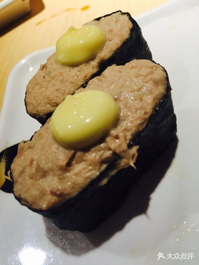 吞拿鱼沙律寿司