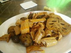 -老鼎万春卤菜(鹭湖宫8区店)