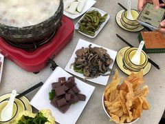 -墨脱石锅椰子鸡•香草鸭•东山羊(大东海店)