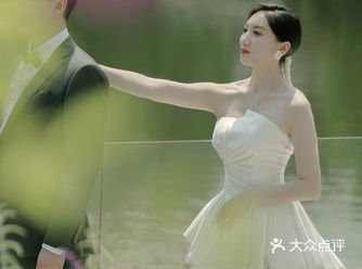 妤然，最纯粹的缎面婚纱
