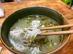 酸菜素米线-全家福米线