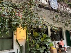 -彳亍咖啡·这里(水湾路店)