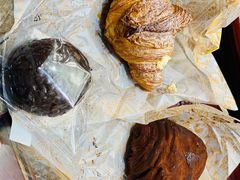 超级巧克力泡芙-OUR Bakery(SKP-S店)