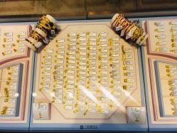 -六桂福珠宝(二百大楼店)