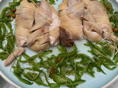 捞起杜阮凉瓜真味鸡-新兴家喻酒家·羊城名宴(昌岗店)