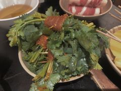 香菜牛肉-四小区火锅·巷子里的重庆火锅(花照壁店)