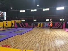 -嘿哟动霸CHUA·新潮玩运动娱乐中心·蹦床滑冰团建乐园