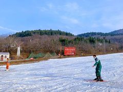 -济南卧虎山滑雪场