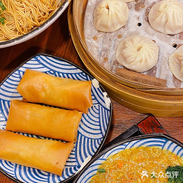 南京路步行街必打卡｜性价比蟹粉面&小笼包