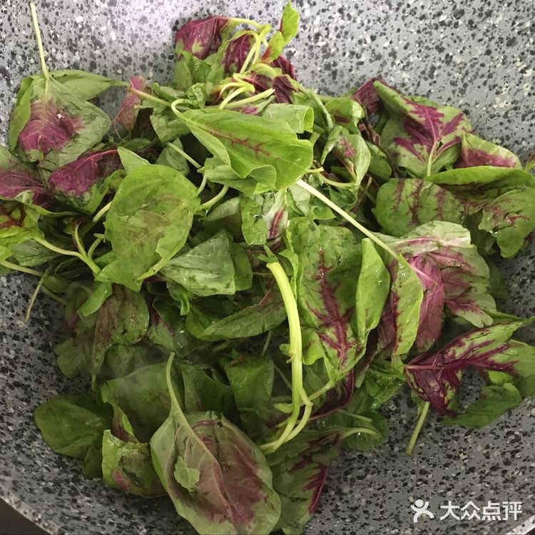 夏日时蔬来一份-蒜泥炒红苋菜！