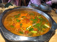 -野山舂·贵州现舂酸汤火锅(鸿通城店)