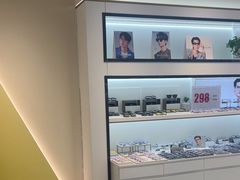 -J-Optical佳视明眼镜·蔡司视觉(青岛金茂览秀城店)