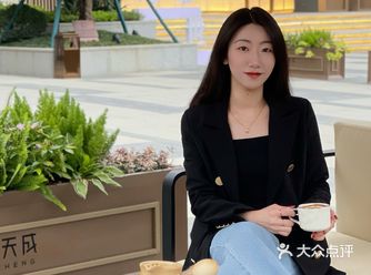 周末不管去哪里 最后的落脚点都是咖啡店 就很喜欢在咖
