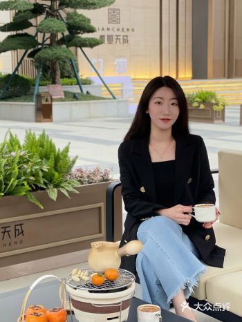 周末不管去哪里 最后的落脚点都是咖啡店 就很喜欢在咖