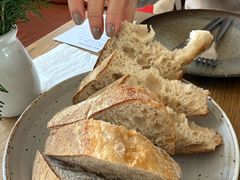 酸面包配黄油-BOR Eatery(安福路店)