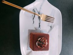 -UNI UNI(环亚凯瑟琳店)