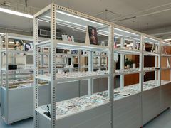 -无奔眼镜·蔡司·依视路授权店(朝阳大悦城店)