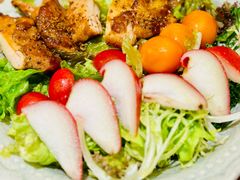 烤鸡肉鲜果主厨沙律-秘密旅行Bonjour(黑金冠 江南西店)