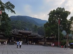 -峨眉山报国寺