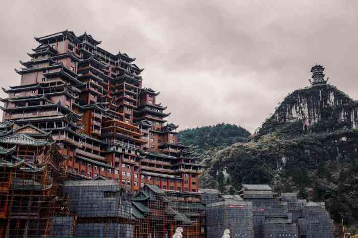 独山净心谷景区-"这里有一座号称天下第一的水司楼,虽然现在.