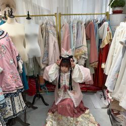 -一揽芳华汉服旗袍体验馆(拙政园店)