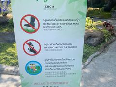 -Chom Cafe and Restaurant