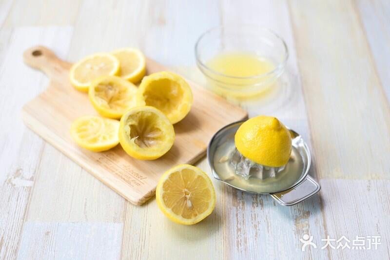 清爽夏日🌟簡易料理：覆盆子檸檬氣泡飲🌟