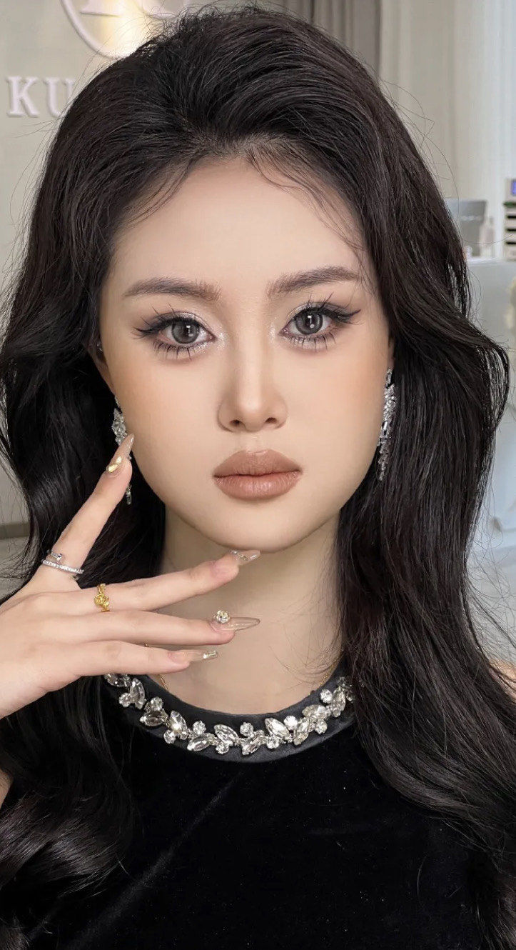 银色芭比烟熏眼