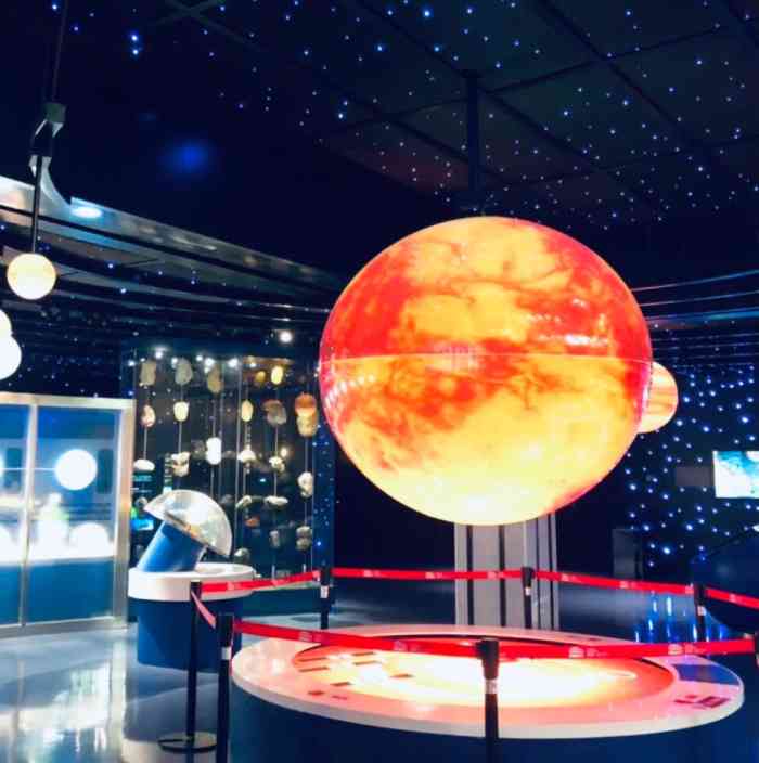 龙岗区科技馆-"就是红立方其中的一个馆.去之前需要在公.