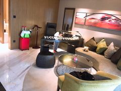 -上海滴水湖皇冠假日酒店