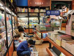 -西西弗书店&矢量咖啡(凯德晶萃广场店)