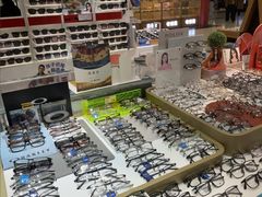 -美式眼镜·授权蔡司.依视路.尼康.豪雅.明月(人民广场店)