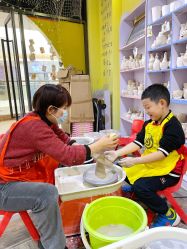 -泥娃娃DIY陶吧(易生活购物公园店)