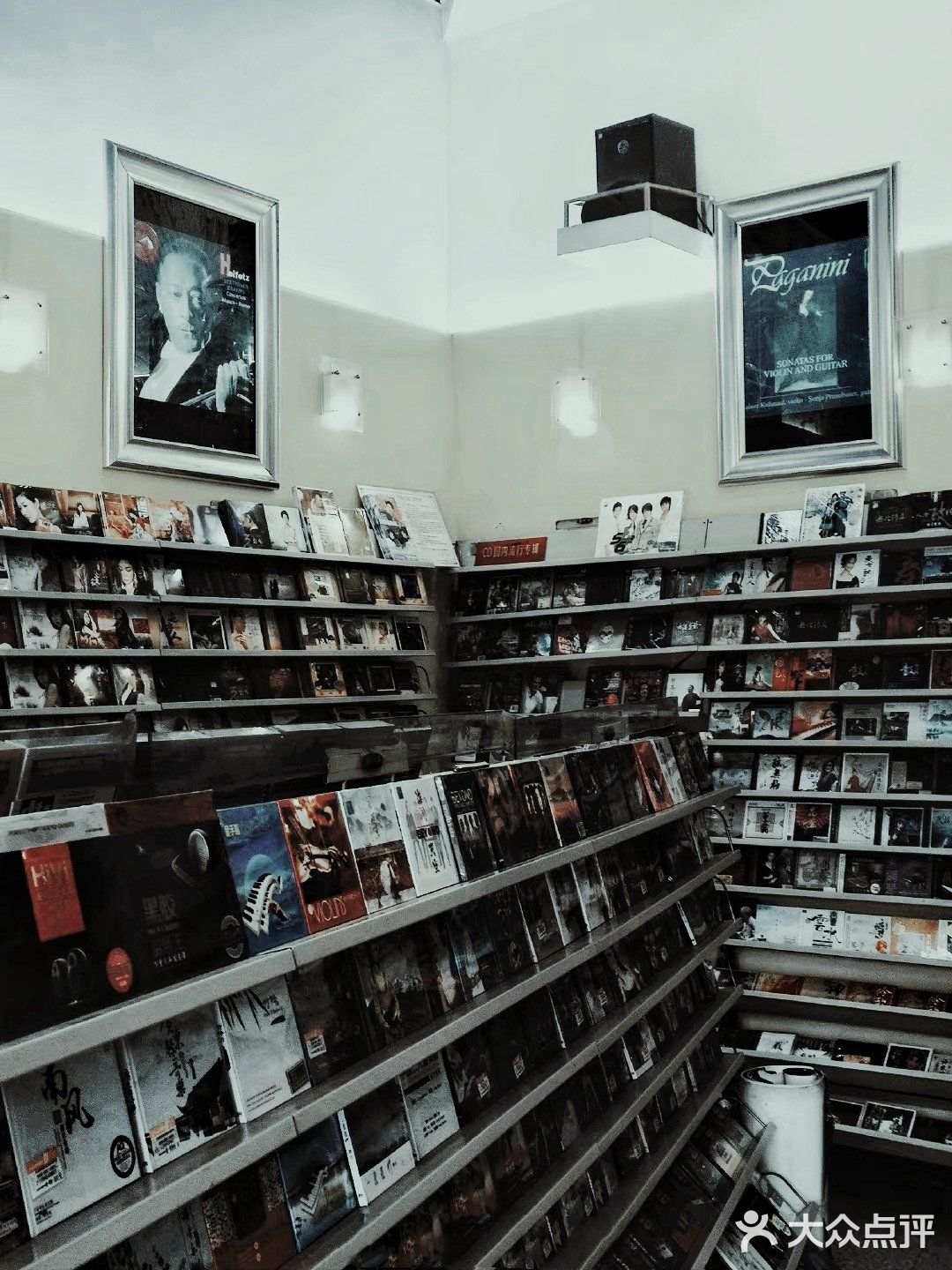 成都小众打卡地丨复古cd收藏你的所有年少心事