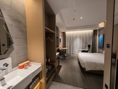 -广州南站万科中心亚朵酒店