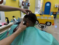 -爆米花儿童美发乐园