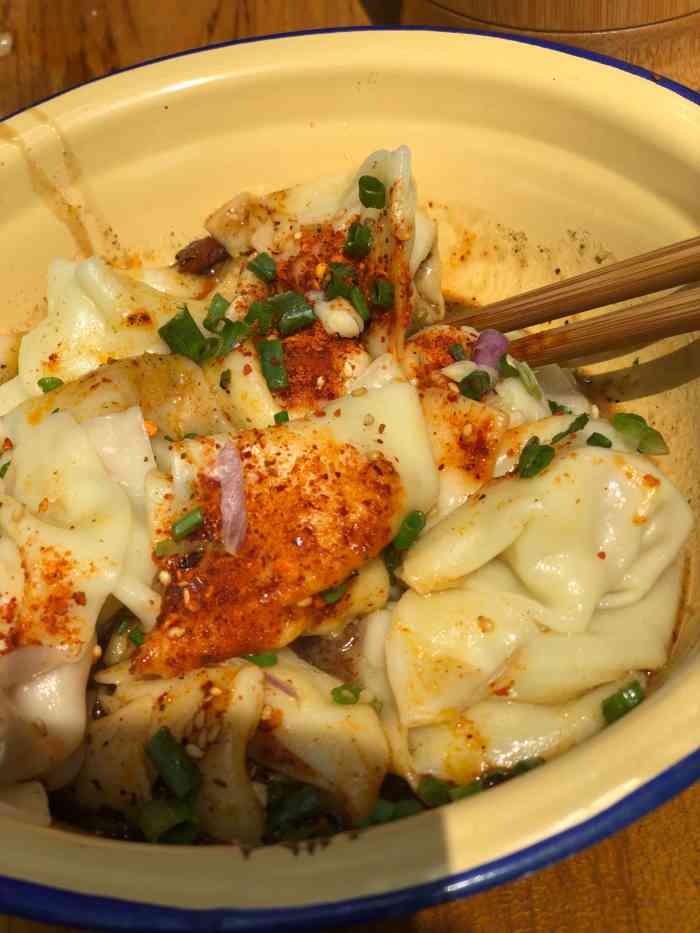 鬼抄手(解放碑店)-"口味:我吃得是干海椒抄手,这个个头也太大.