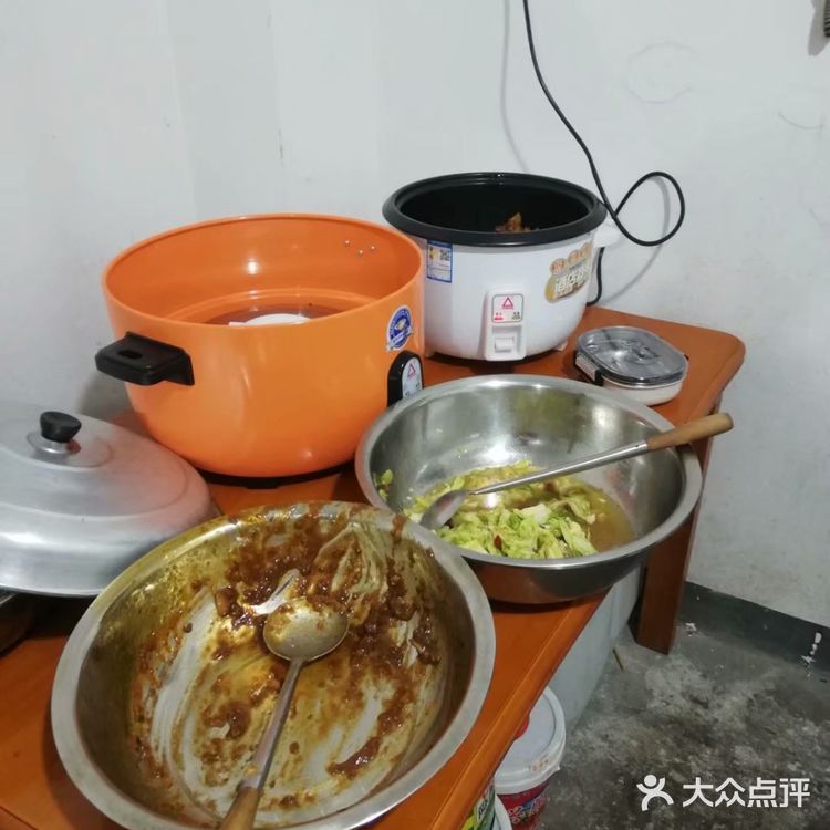 工地：12元【咸烧白】，可续碗，管饱！