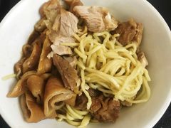 -松树干拌面店