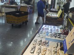 -三叶眼镜城批发市场(上海火车站店)