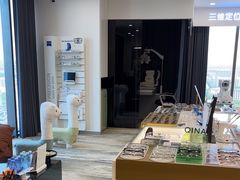 -三目眼镜·蔡司视觉合作店(青浦宝龙店)
