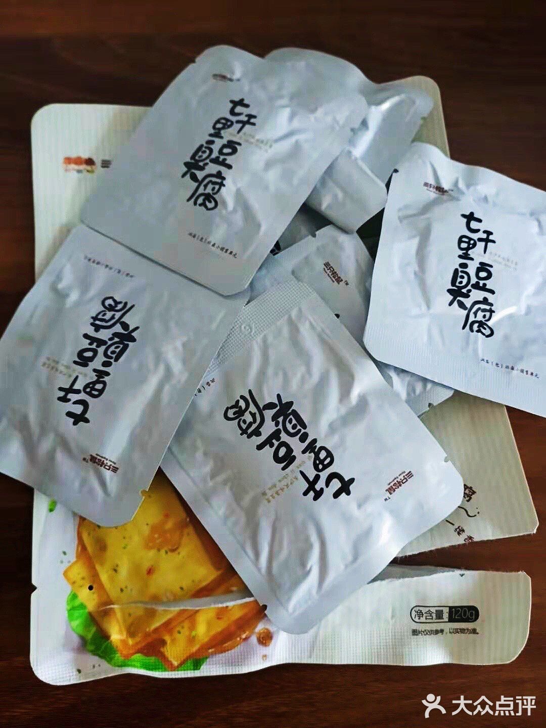 完胜零食大礼包的臭干豆腐[调皮]