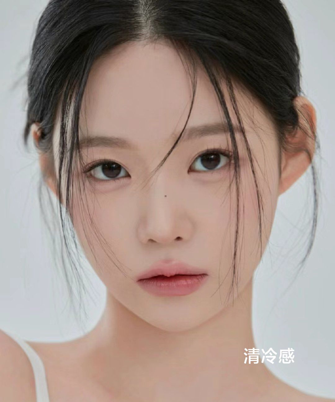 伪素颜小白花妆容