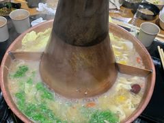 -果松木炭酸菜铜火锅·外婆参鸡汤