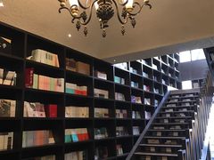 -钟书阁(松江泰晤士小镇店)