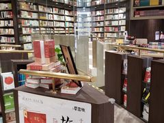 -钟书阁(群光广场店)